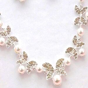 (8")⚘️Beautiful Bridal Cream Pearl Drop/Rhinestone Necklace⚘️